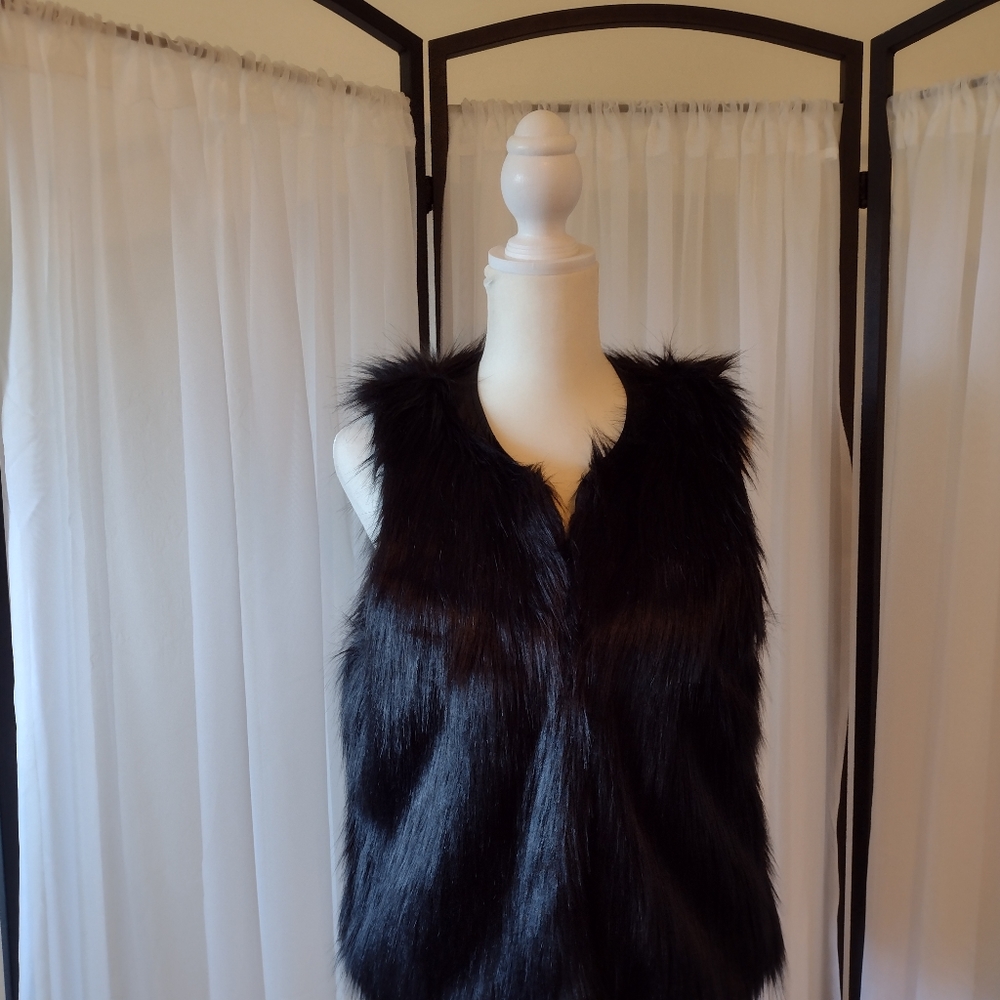 Mossimo faux fur vest
